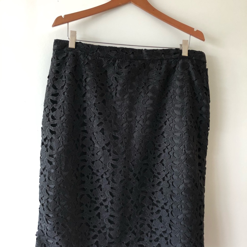 NWT J. CREW BLACK SKIRT EMBROIDERED. Size 14